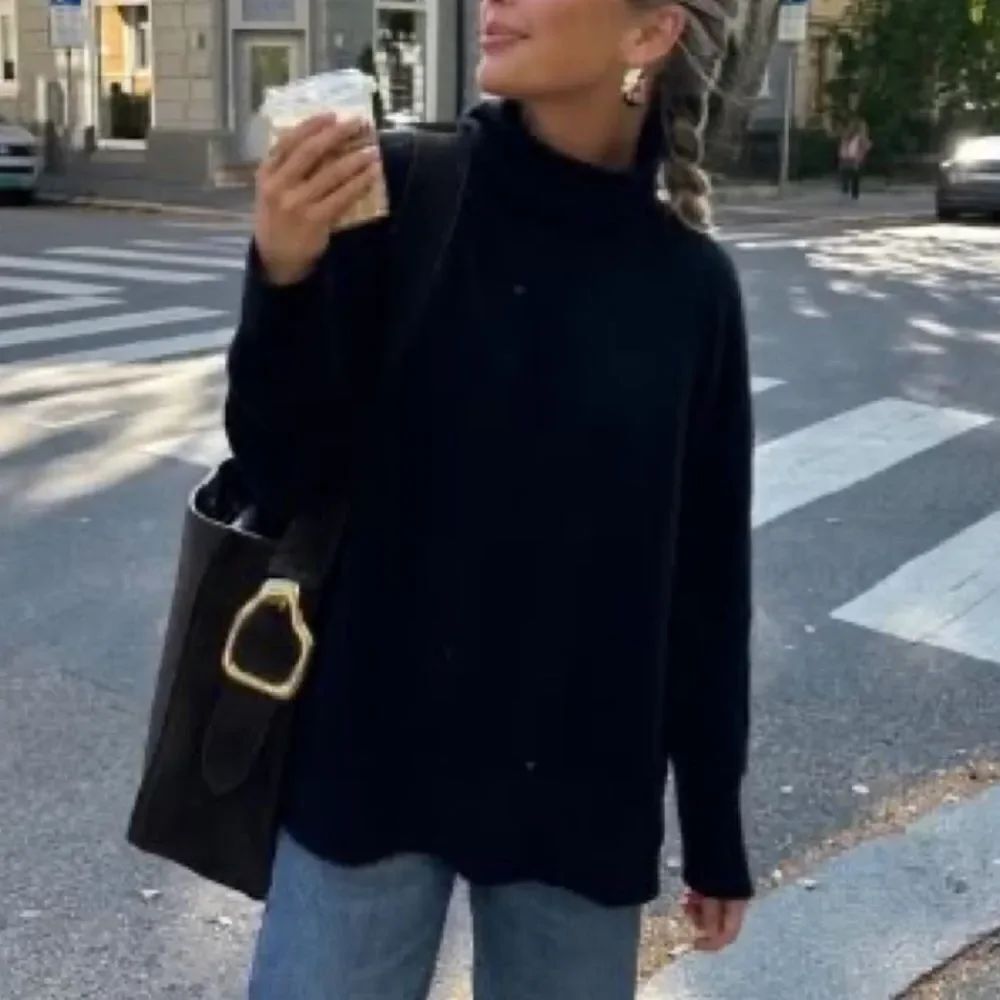 Black  turtleneck  sweater